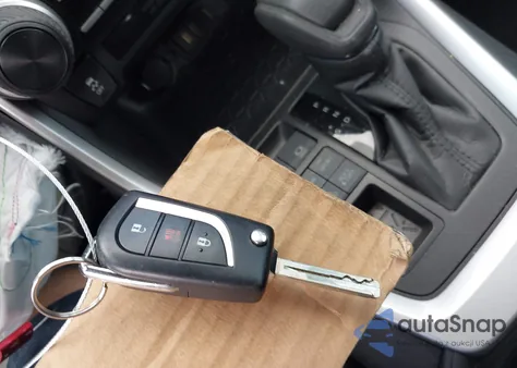 2021 Toyota Rav4 Le z USA, uszkodzony, nr VIN 2T3F1RFV7MC244102